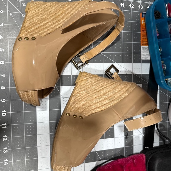 Chinese Laundry Platform heels - Picture 2 of 4